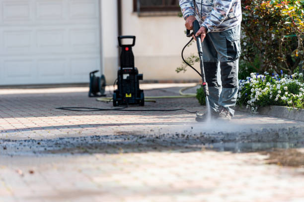 Garage Pressure Washing in Castle Rock, WA